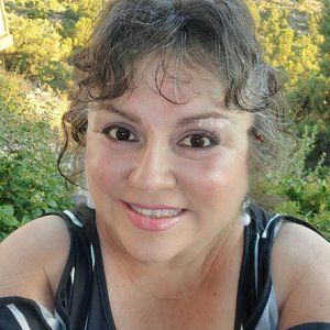 Meet your Posher, Elia